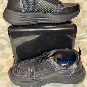 Hey Dude Sirocco Play Varsity Black Youth J2 (US 2) – Lightweight Slip-On